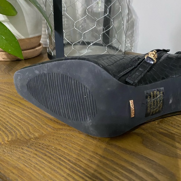 Billini booties in black. Women’s size 7- like new - Picture 2 of 11